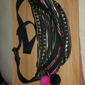 •Adjustable Metallic Thread Fanny Pack